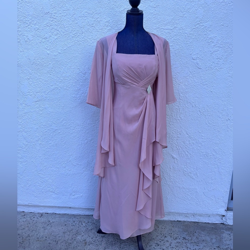 Elegant Mother of the bride 2-Piece dress in Dusty Rose - Picture 2 of 9